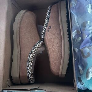NWT UGG Brown Slippers with Woven Trim